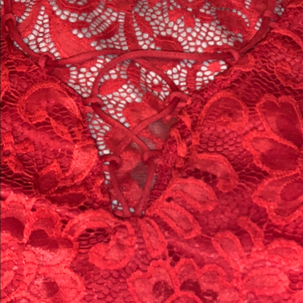 Red top - Picture 3 of 5